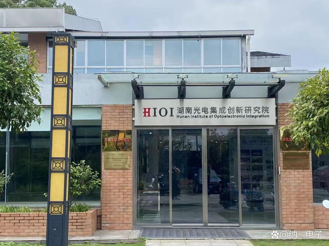 湖南大学:柔性电子测试设备安装培训完成